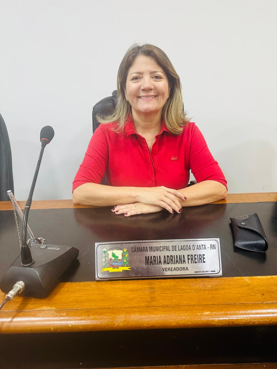 Vereadora Adriana de Salete em seu gabinete na Câmara Municipal